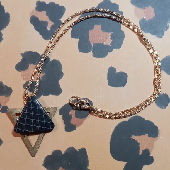 Triangle necklace - Picture 1 of 4